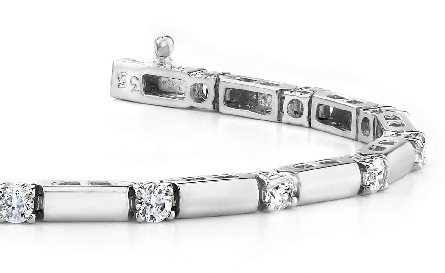 Clean Design Diamond And Bar Bracelet Lab-Grown Diamond  with 2.40 ct.(finished) 3.5mm